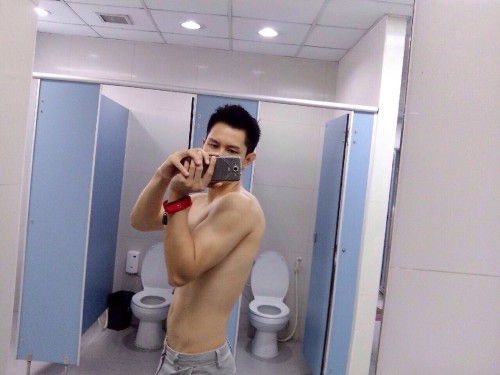 amateurlads:  Want more amateur lads? Follow me here:www.amateurlads.tumblr.com Be featured on my blog to thousands of people by sending your picture(s) here. Or email your naughty pictures to: amateurlads@gmail.com