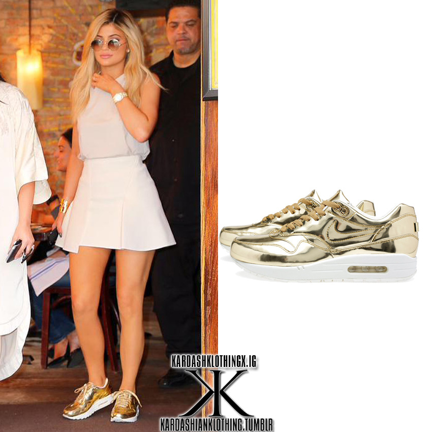 kylie jenner nike air thea