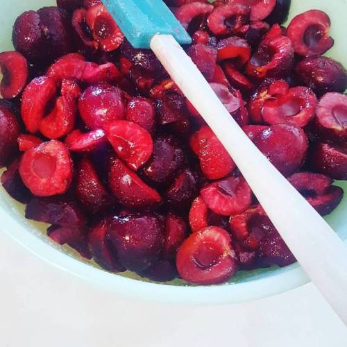 Life is like a bowl of #cherries, right? #food #food #foodies #foodie #food #summer #cherrypie (at S