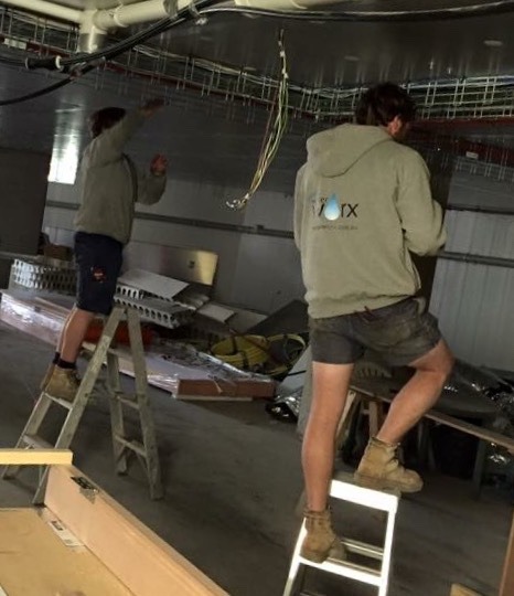 tradieboots:  Get down off that ladder &amp; bend me over it.