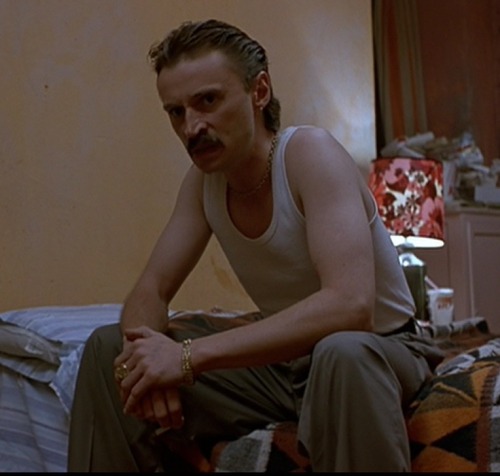 eccentricouatluvr: Robert Carlyle in Trainspotting      4/? screencaps by me  :)