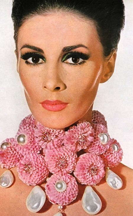 Wilhelmina Cooper photographed by Irving Penn for Vogue US, 1965.