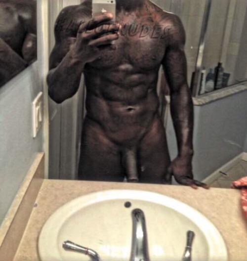 hallofnudes:  Who doesn’t love some dark chocolate