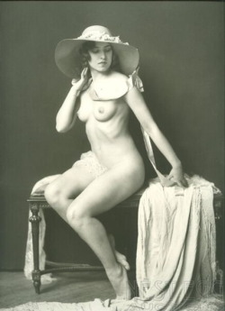  Ziegfeld girl Albertina Vitak. 