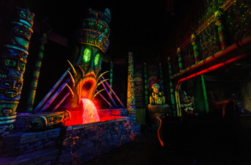 wilma-flintstones-mother: MYSTIC MANOR at Disneyland Hong Kong 