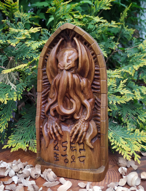 voodoocarving:Another Cthulhu altar, this time without varnish and with a natural coating of beeswax
