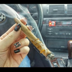 weedporndaily:  😤let’s hotbox this bitchhh�ial