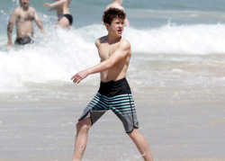 wimpykidinneverland:  Shirtless Saturday: Nolan Gould