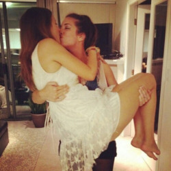 lovel-ylesbian:  ♀ lesbian blog ♀ 