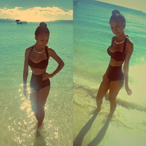 ilovewomenido:  Listen http://tinyurl.com/d7py9cx - Diced Pineapples 