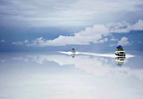 hunterdynastystuff:sixpenceee:It’s beautiful how the Earth meets the sky in the Bolivian Salt Flats.