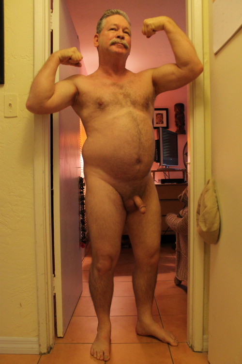 http://senioretgay2.tumblr.com/post/85315344312