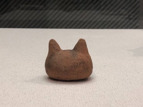 pudknocker:るいこさんはTwitterを使っています 「縄文時代のネコの形の土製品が好きすぎて見ながらずっと笑ってる」 / Twitter
