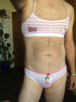 panties4guys:  He he, if a guy wants to wear cute undies he should! 