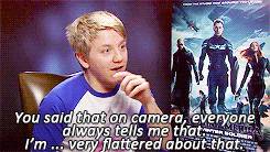 agent-hils-coulson:  maski:  distelmagic: Scarlett Johansson and Chris Evans about Jeremy Renner. (x)  HE ACTUALLY SAID THAT  UM 