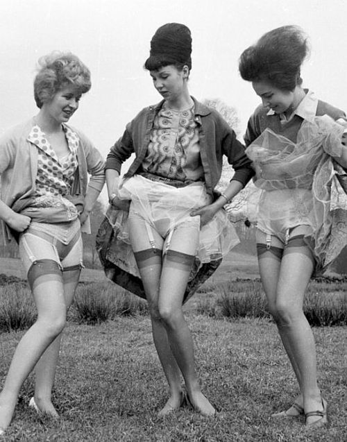 stereoculturesociety:  CultureIMAGE: Ladies showing off their garters, early 60s