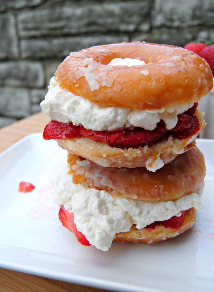 llleighsmith:  sweetoothgirl:    Glazed Donut Strawberry Shortcake     um