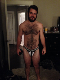 manthongsnstrings:  bullsbearsandbrawnpart2:  Jock Bear   nasty!  This guy looks familiar