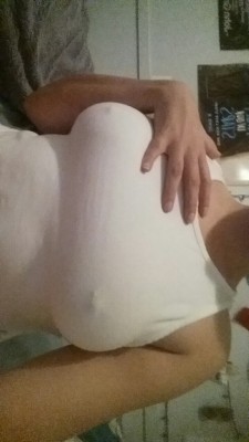 bigbuttbabe:  Its so cold in my room but it’s making for some fun pics