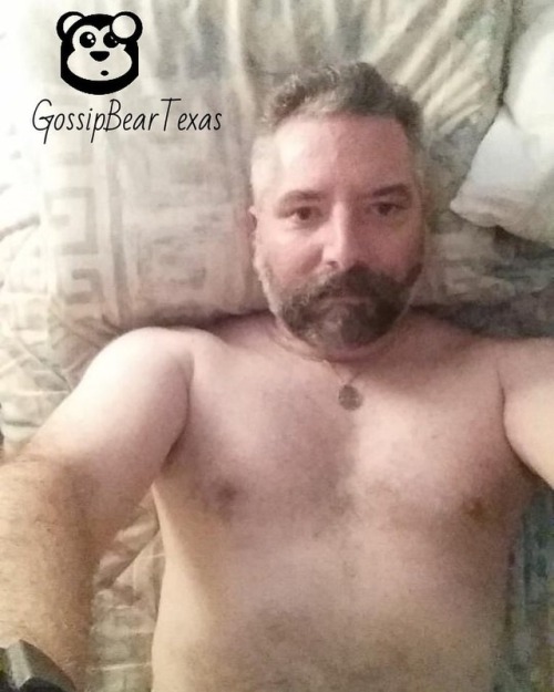 @jdjgator is the newest submission! When are you sending your pictures? . . #sexybears #sexydaddies 