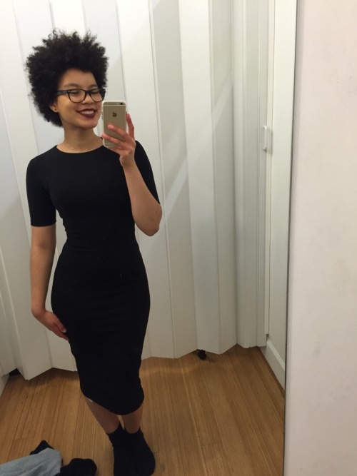nirv-asana:this dress just screams, “my sugar daddy died and left me his entire inheritance.”
