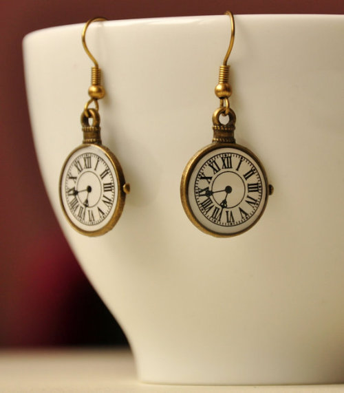 clock earrings // $6