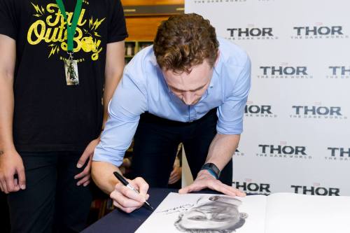 princessagainstpatriarchy:farbenfrei:hot-cuppa-tea:thomaswh-loki:Marvel’s The Avengers Australia &am