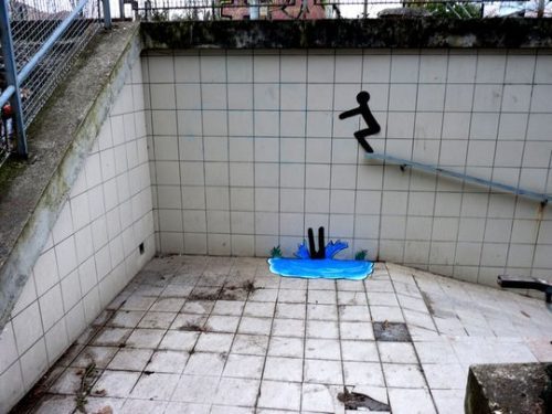 silverbluemoon:  lolzpicx:  Street Art  Awesome! 