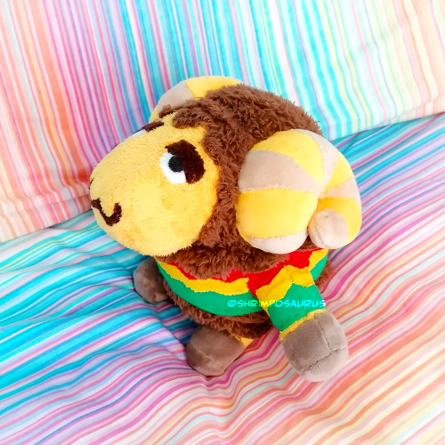  I really wanted a plush of my favourite villager Curlos, so I tried to sew one myself. He’s w