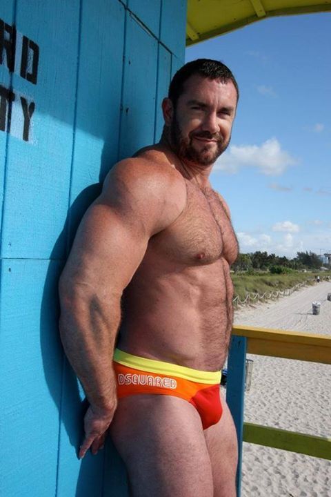 speedoboyny: Even the chunky muscle boys love wearing speedos!