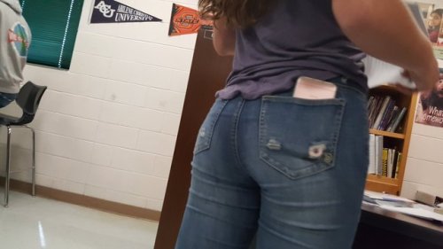 school-voyeur: I love these pics