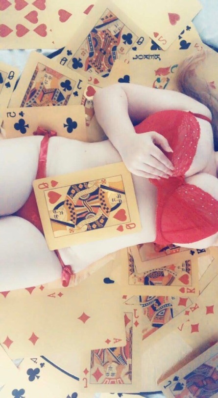 fluffypinktail:    Can I be your queen of hearts? 