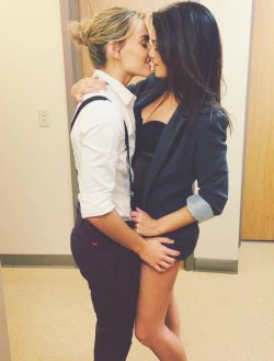 lipstick-andlesbians:  X