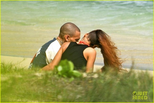 Similar poses happened in both relationships. Am I the only one who&rsquo;s noticed? lol.