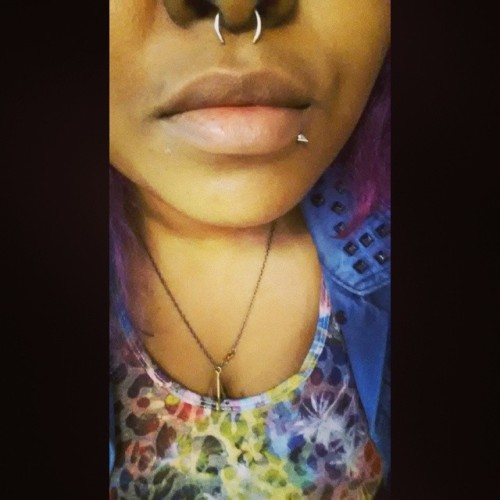 New pircing~~ hurt so bad &lt;3 #lippiercing #bodymods #mylipslookweird #me #myface