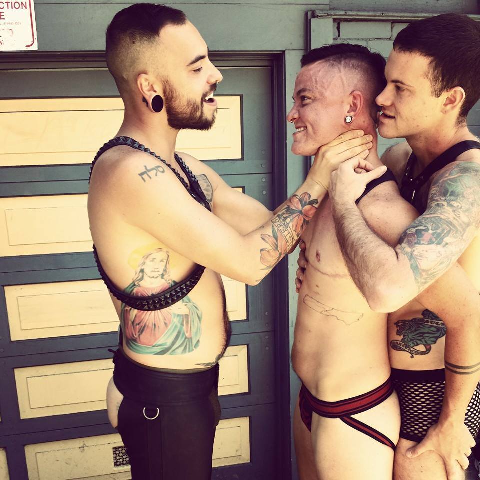 ftmfags:  I spent yesterday spanking butts and eating ass right in the middle of