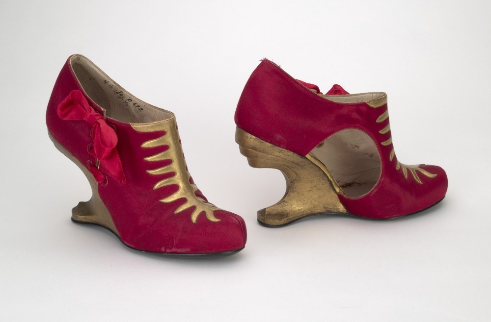 brooklynmuseum:  Although they are over 70 years old, these glamorous shoes sport