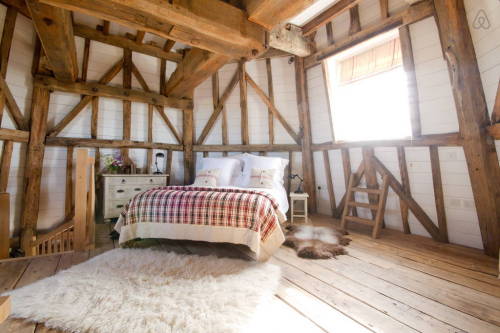 gravity-gravity:  Old Smock Windmill in Kent via Airbnb