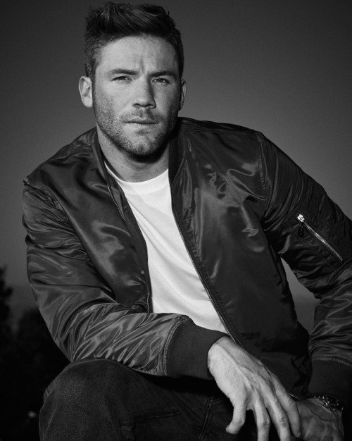 fresh-as-lettuce:  Happy Birthday, Julian Edelman 