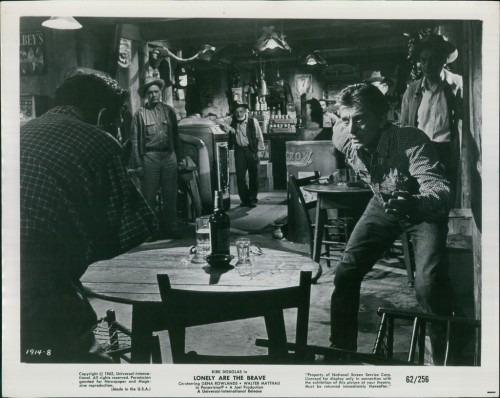 melvillemifunemtumekonigsberg: Kirk Douglas picks on the wrong one-armed bar patron in Lonely Are Th