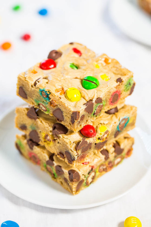 do-not-touch-my-food:M&amp;M Chocolate Chip Cookie Bars