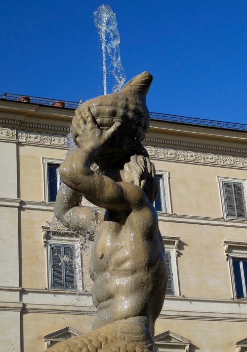 Fontana del Tritone, Piazza Barberini, Roma, 2019.It is said that, despite the wonderful fountains e