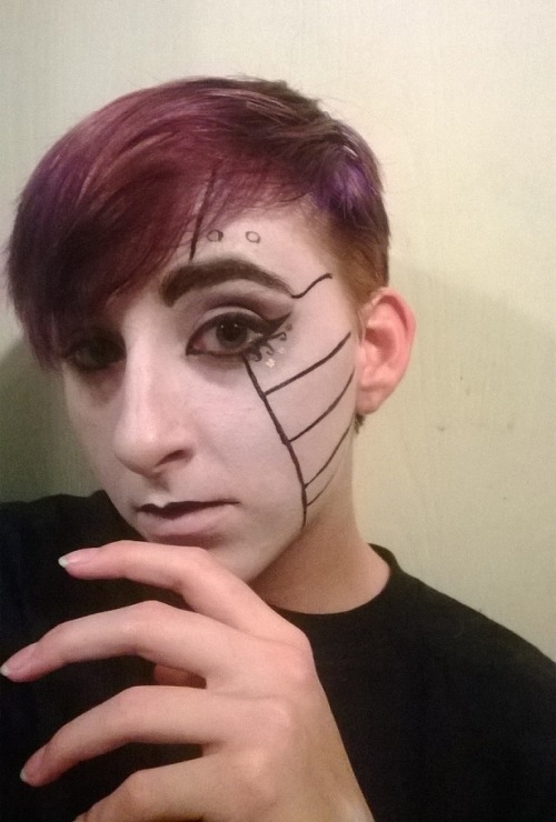 kingkotes: OHH YESSS!!!Tried my hand at the killer robot. Sorry i don’t have a black wig //shr