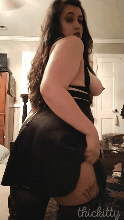 thiickitty:  A little smile, a little tease 💜  manyvids // wishlist // ko-fi