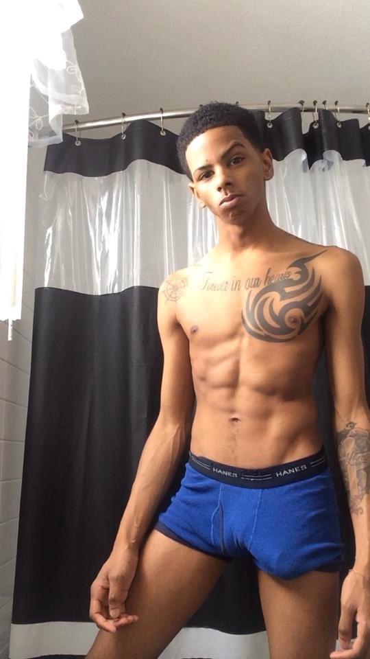 black-dicks-r-us:HORNY FOR BLACK DICK? There are over 10,000 Black Gay Videos @ http://www.BlackM4M.com