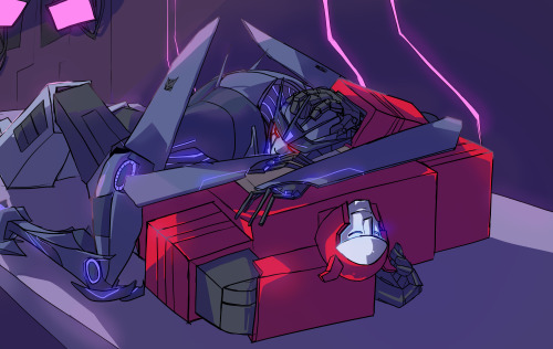 dirtytfblog:  herzspalter:  Well this looks tiny on tumblr! Commission for Silentsoundy, who asked for maskless TFP Soundwave and G1 Blaster snuggling on a berth. I hope you like it, thank you so much for commissioning me! By the way, I used a reference