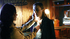 wickersjulia:Julia Wicker in every episode » 3.11 Twenty threeI tried to kill a God once with help f