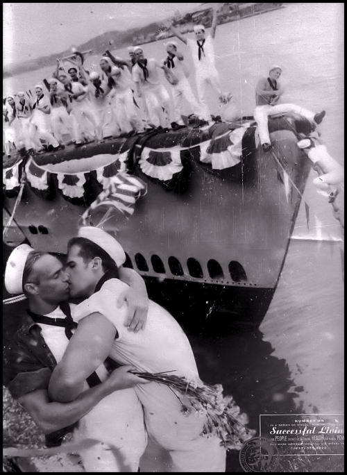 barklyvanish:  The Power,Behind “The Kiss” #bob paris #sailors #combat #the high seas #kiss #pearl harbour