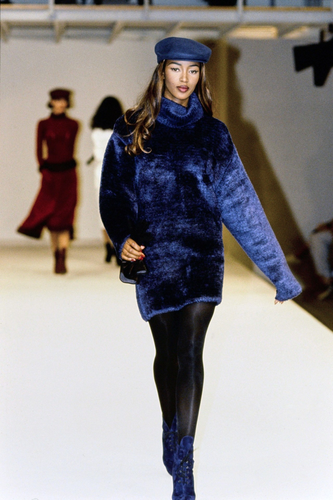 Louis Vuitton Fall/Winter 1999/2000 RTW Show ft Naomi Campbell