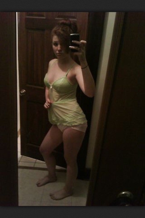 trillo15: Not my photos.  This is Ruby. 18 years old. Used to have the blog HelloDiapers here on tum